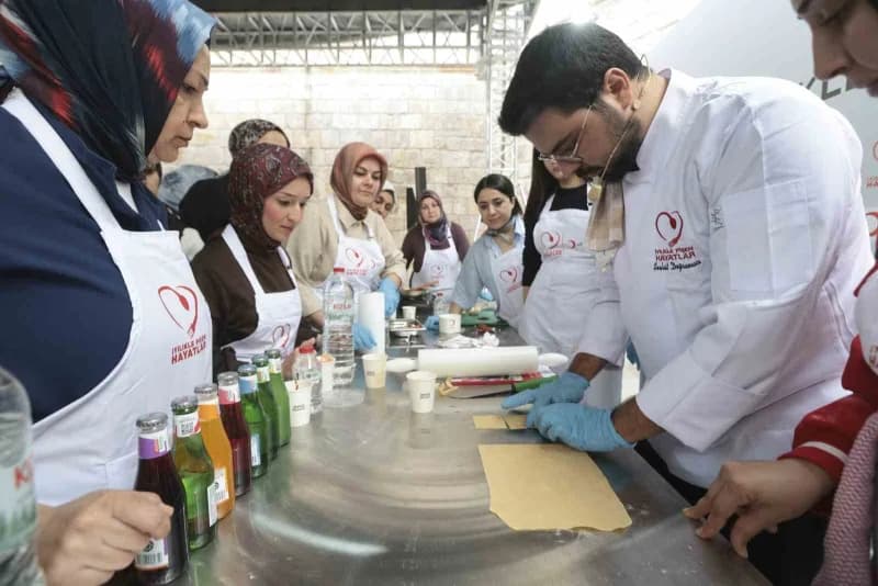 Türk Kızılay’ın depremden etkilenen kadınların istihdama katılımını desteklemek amacıyla yürüttüğü "İyilikle Pişen Hayat