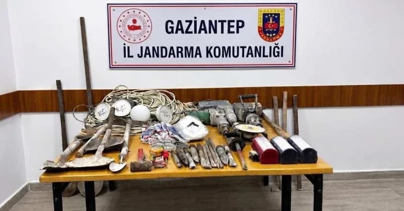 Gaziantep Nurdağı ormanlık alanda jandarma ekipleri izinsiz kazı yapan kişileri yakaladı