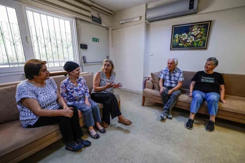 İzmir Büyükşehir Belediyesi alzheimer ve Demans Merkezi, üyelerinin bilişsel becerilerini destekleyen çalışmaların yanı