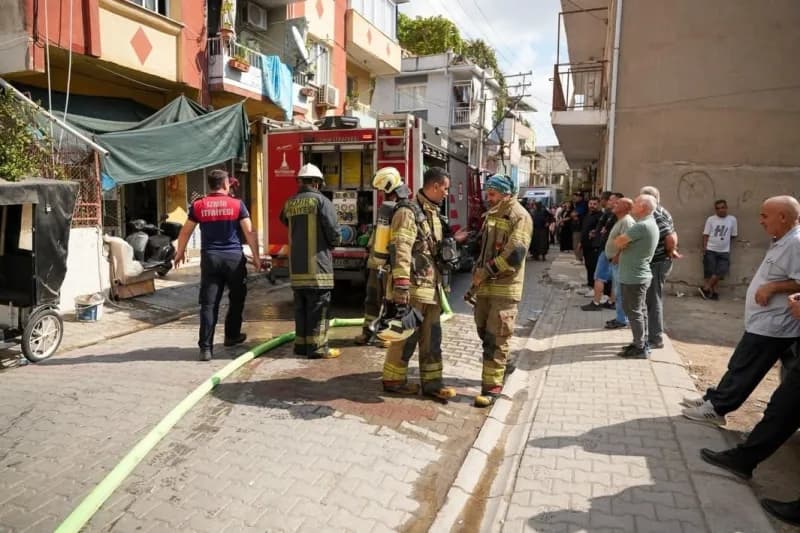 Alevleri ve dumanı gören çevredeki vatandaşların 112 Acil Çağrı Merkezi'ne yaptığı ihbar üzerine adrese İzmir Büyükşehir