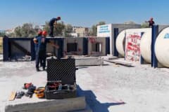 İzmir Büyükşehir Belediyesi İtfaiye personeli ağır arama kurtarma eğitimi sırasında enkazda çalışma yapıyor