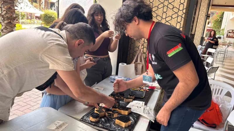 İzmir'de öğrencilerin Bilim okuryazarlığını artırmak ve bilimi toplumun her kesimiyle buluşturmak amacıyla 3'üncüsü düze