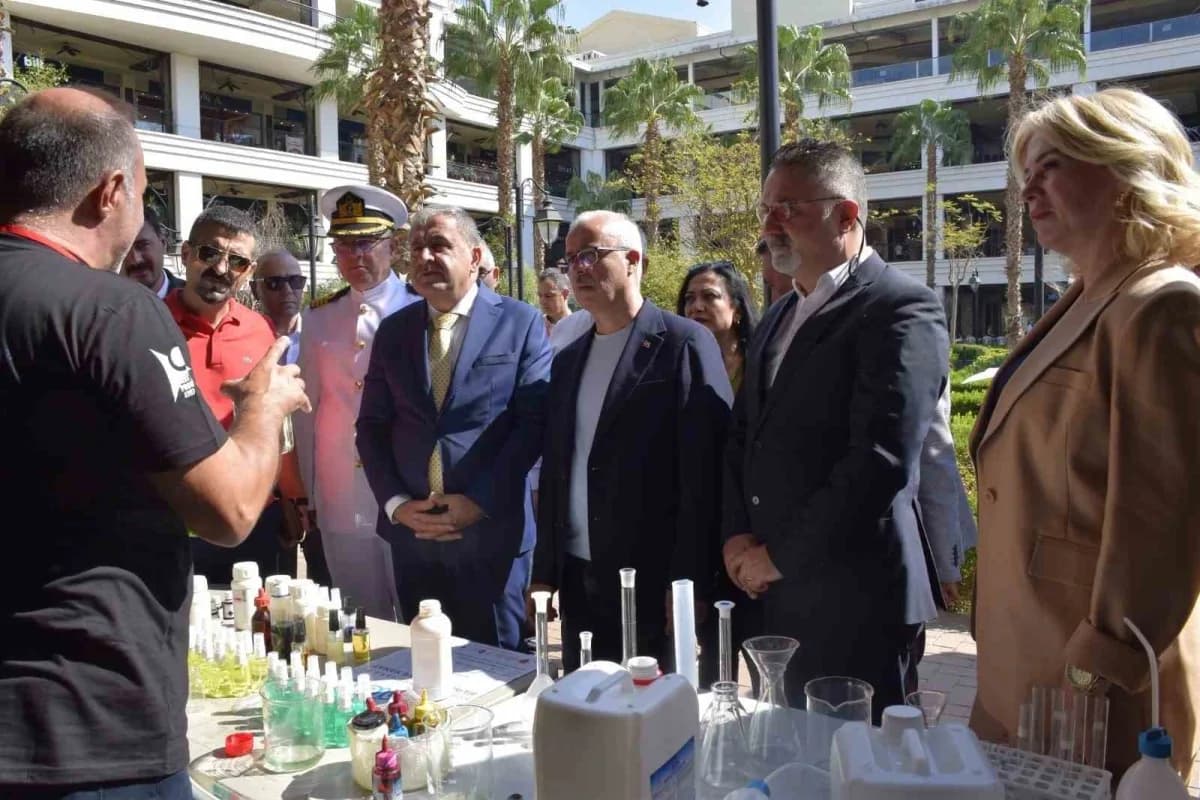İzmir'de öğrencilerin Bilim okuryazarlığını artırmak ve bilimi toplumun her kesimiyle buluşturmak amacıyla 3'üncüsü düze
