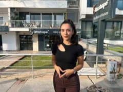 İzmir Karşıyaka'da bir spor salonunun duş bölümünde gizli kamera iddiası üzerine inceleme yapan polis ekipleri
