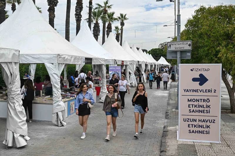 19-27 Eylül tarihleri arasında düzenlenen İZKİTAP-8. İzmir Kitap Fuarı, dördüncü gününde de ziyaretçilerini ağırlamaya d