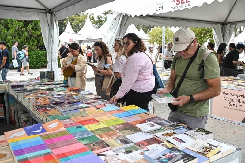 İzmir Büyükşehir Belediyesi ev sahipliğinde, İZFAŞ ve TACT Fuarcılık iş birliğiyle düzenlenen fuara, her yaştan İzmirlin