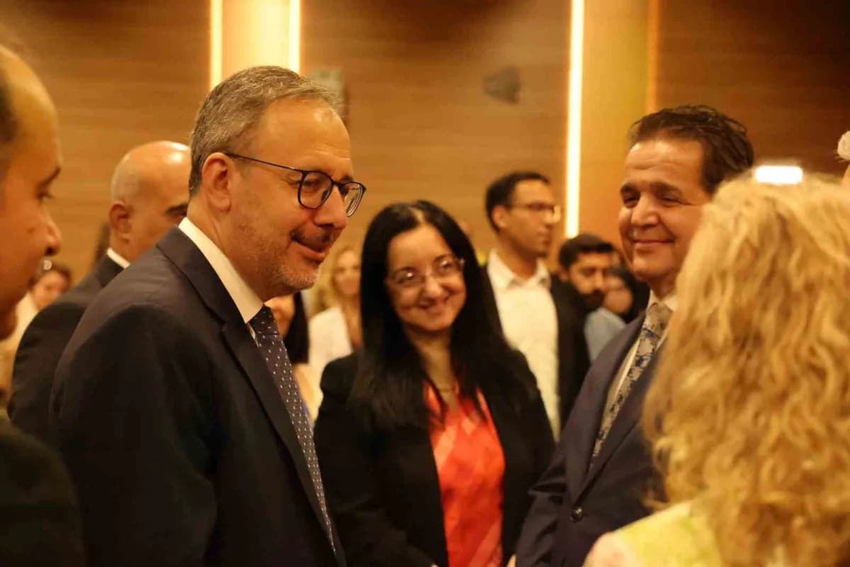 Önceki dönem Gençlik ve Spor Bakanı, AK Parti İzmir Milletvekili ve TBMM Engelli Bireylerin Sorunlarını Araştırma Komisy