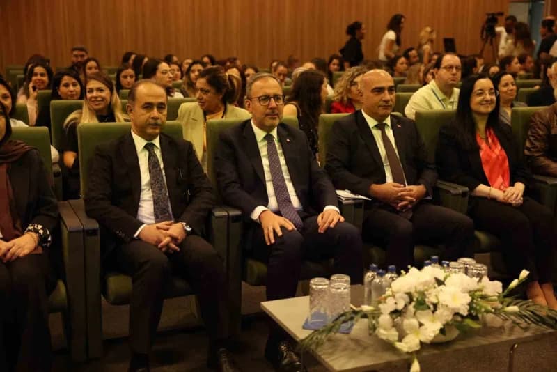 Önceki dönem Gençlik ve Spor Bakanı, AK Parti İzmir Milletvekili ve TBMM Engelli Bireylerin Sorunlarını Araştırma Komisy