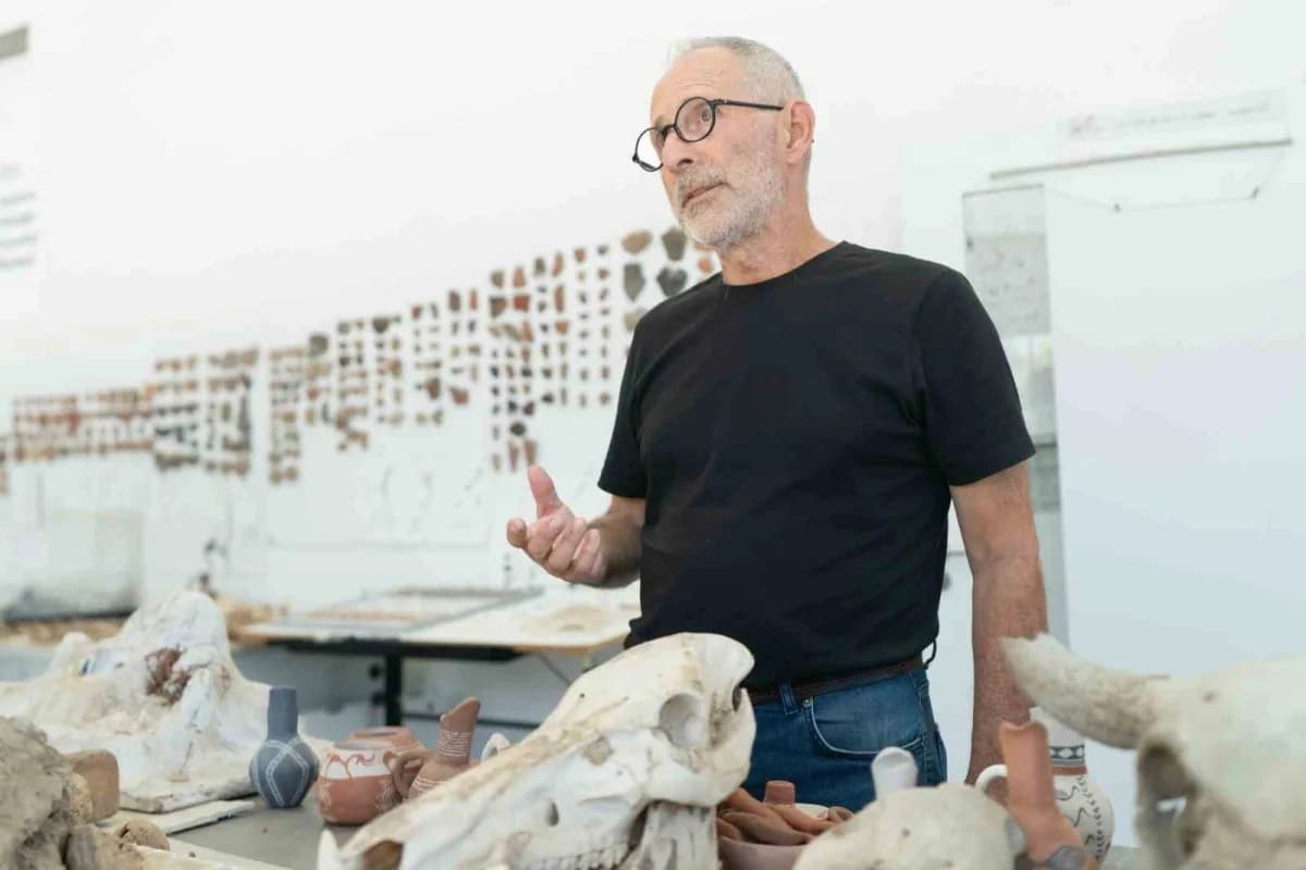 Yassıtepe Höyüğü Kazı Başkanı Doç. Dr. Zafer Derin, "İzmir’in bir Troya’sı diyebiliriz buraya. İzmir’in zenginliğinin ba