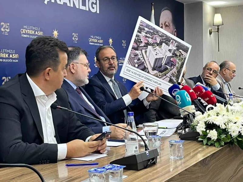 İzmir’de öğrenci yurtlarının modern ve geniş kapasitesini gösteren bina dış görünümü