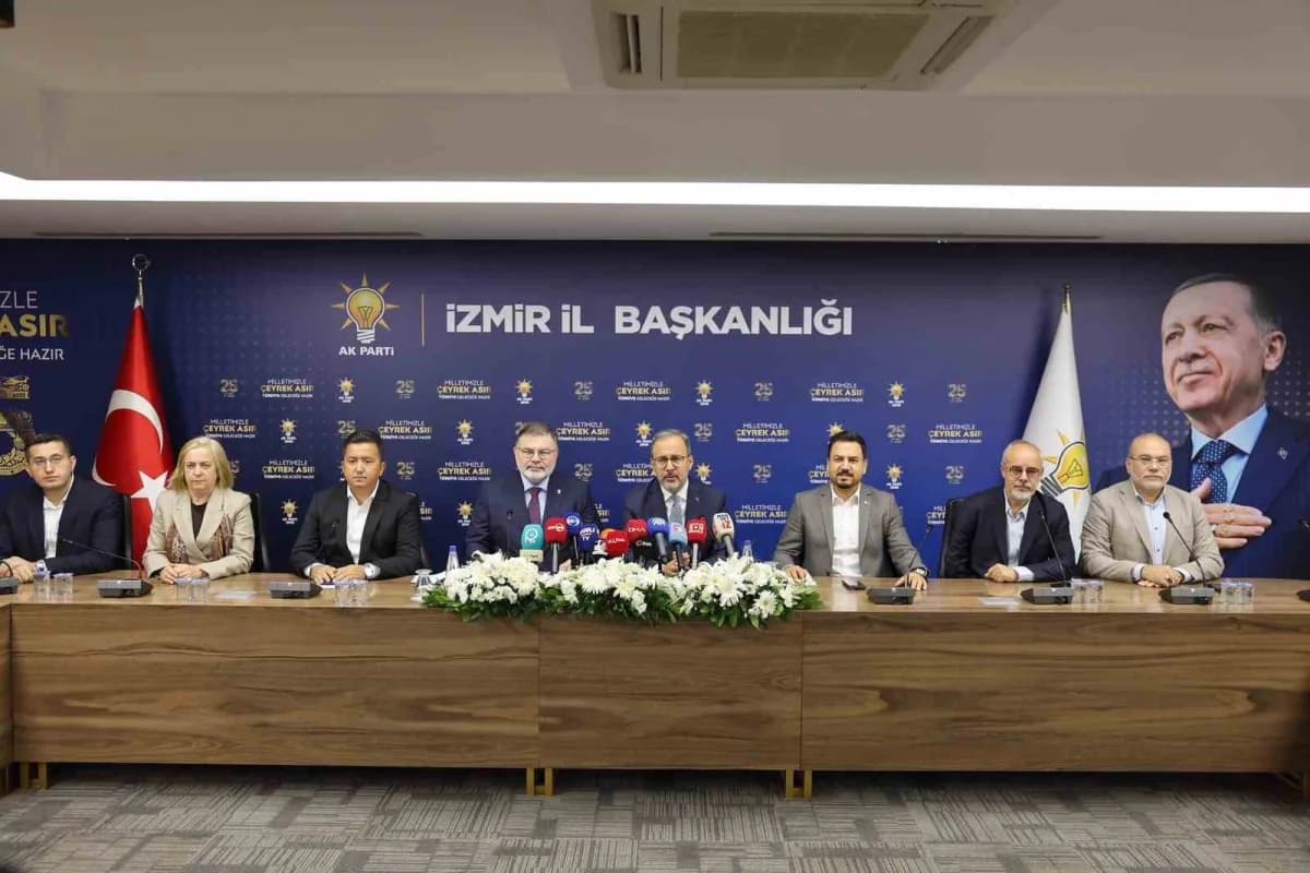 Soldan sağa: İl Başkan Yardımcısı Ömer Az, Kadın Kolları Başkanı Emel Dalkıran, Gençlik Kolları Başkan Vekili Ahmet Özde