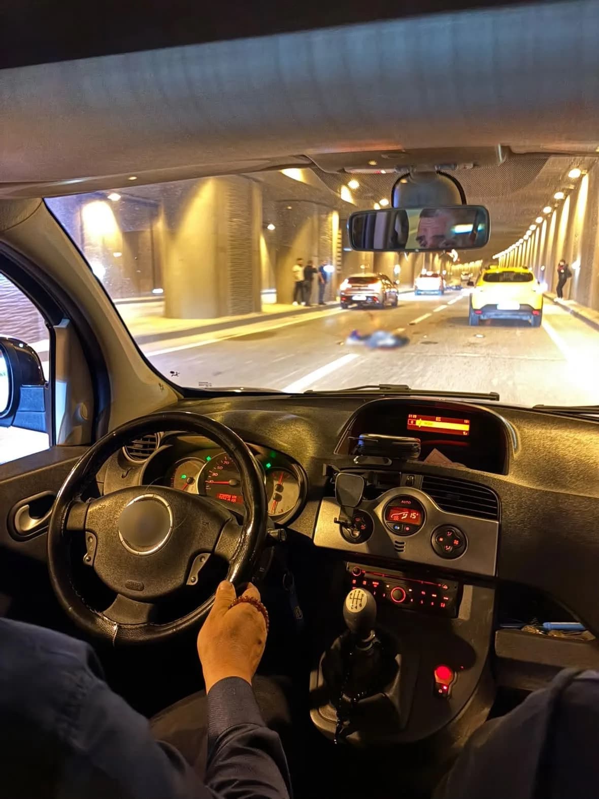 Kocaeli İzmit SEKA Tüneli'nde motosiklet kazası sonrası olay yeri