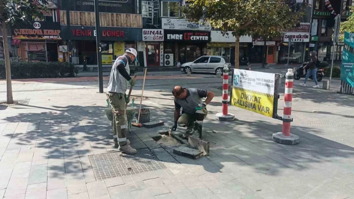 Kocaeli'de her Gün binlerce kişinin kullandığı İzmit Hürriyet Caddesi ve Sekapark'taki yürüyüş yolları, yayaların düşme