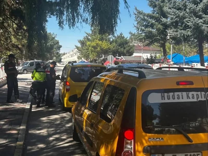 Afyonkarahisar’ın Sandıklı ilçesinde Jandarma ekipleri Akdağ Tabiat Parkı, Hüdai Kaplıcaları ve Akharım Beldesi mesire a