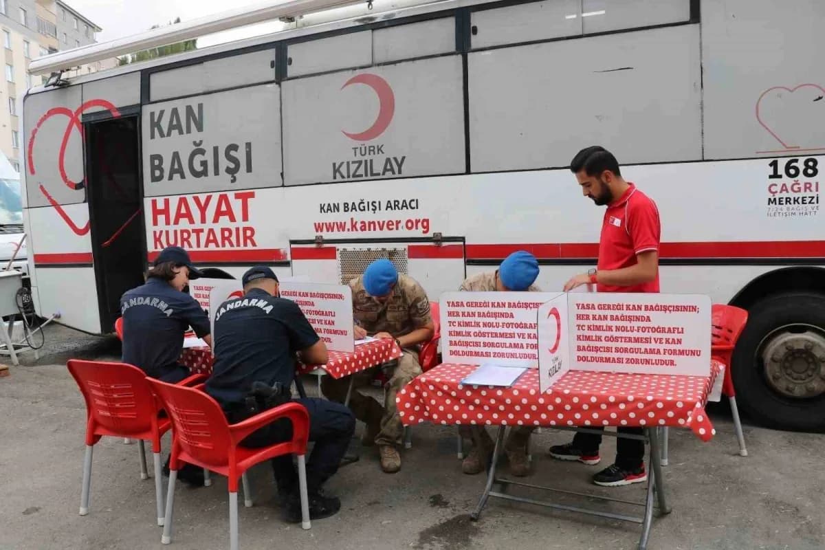 Jandarmadan kan bağışı desteği