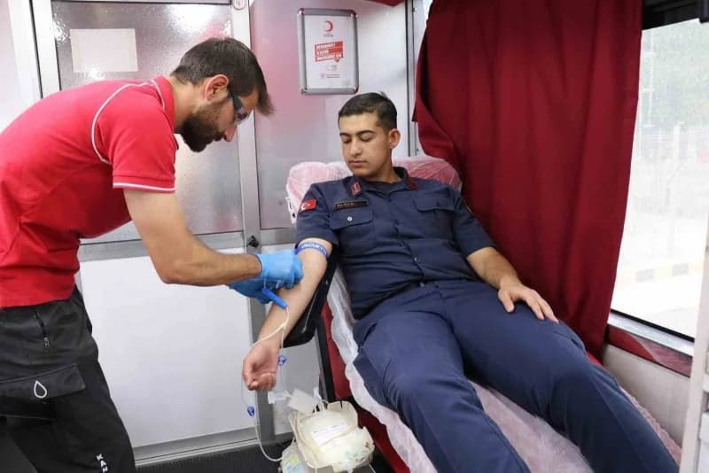 Jandarmadan kan bağışı desteği