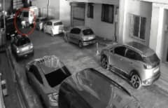 Kağıthane Nurtepe Mahallesi’nde aynı firmaya ait araçların kundaklanması sonrası yangın görüntüsü
