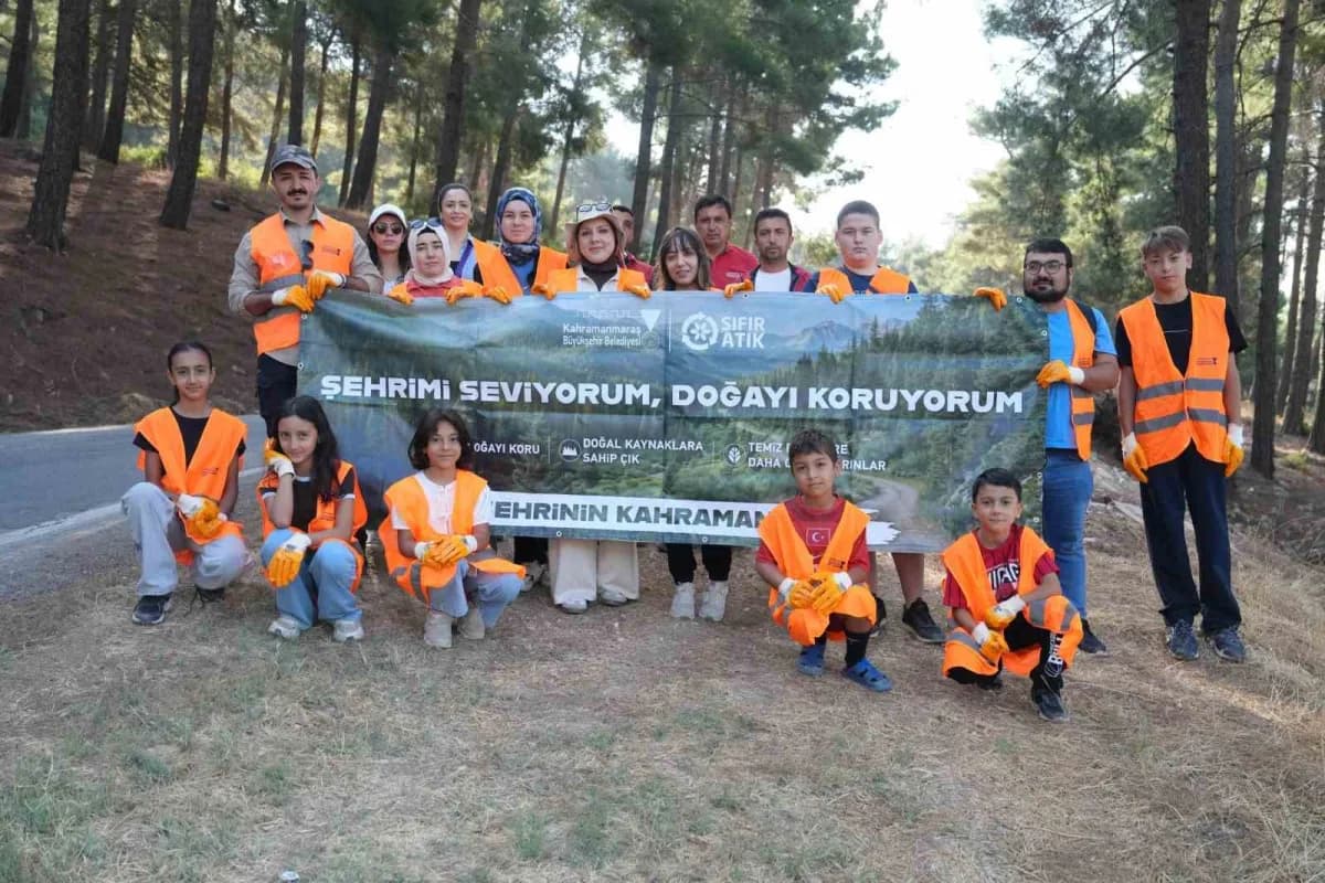 Kahramanmaraş'ta gönüllü doğa severlerle birlikte çevre temizliği yapıldı