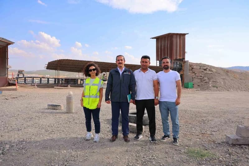 Kahramanmaraş’ta Karacasu Enkaz ve Yıkıntı Atıkları Geri Dönüşüm Tesisi’nde yaklaşık 750 bin metreküp enkazın bulunduğu