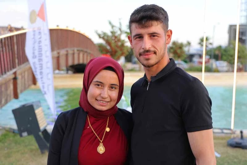 Ashaf ve döndü Gül Kıvrak
