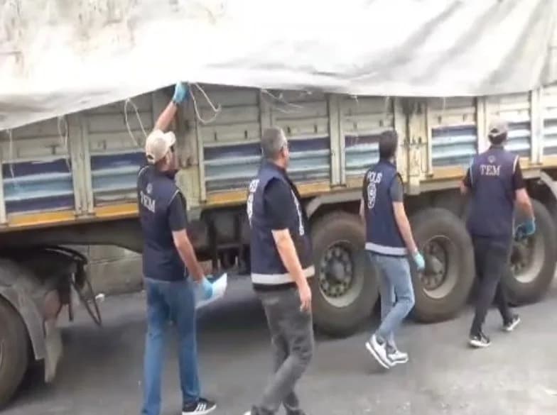 Kahramanmaraş’ta düzenlenen kaçakçılık operasyonunda, 2 milyon 62 bin 500 dal içi kıyılmış tütünle doldurulmuş makaron i