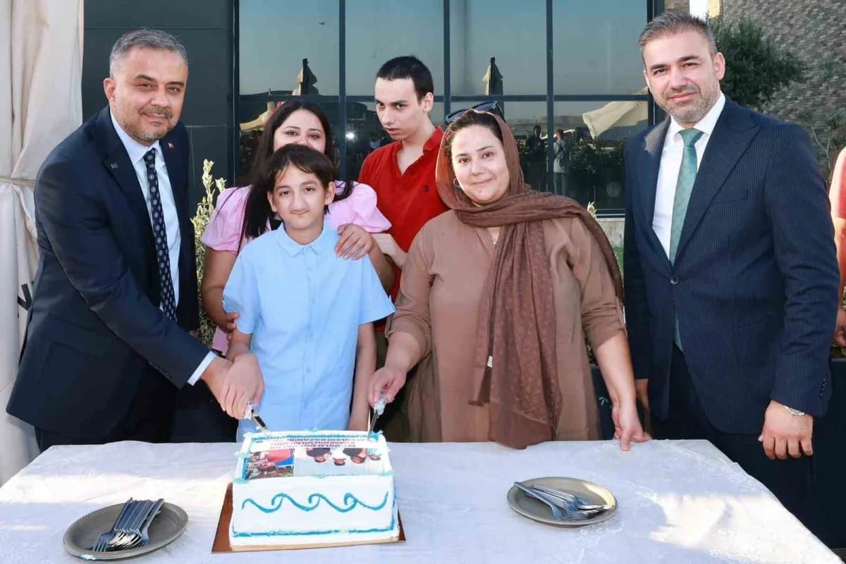 Kahramanmaraş’ta otizm ve epilepsi tanılı abisi Mehmet Furkan’dan aldığı ilik nakliyle hayata tutunan ve lösemiyi iki ke