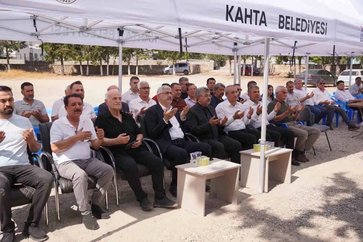 Kahtalı Mıçe, mezarı başında sanatçı dostlarının katılımıyla anıldı