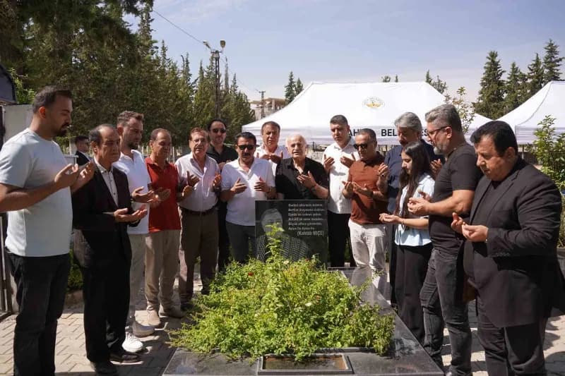 Kahtalı Mıçe mezarı başında sanatçı dostları ve hemşehrileriyle anma programında