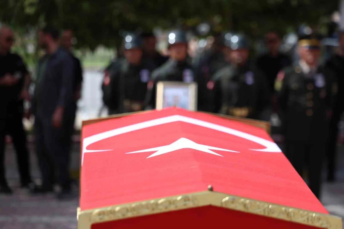 Elazığ’da Uzman Çavuş Coşkun Sevim için düzenlenen cenaze töreninden bir kare