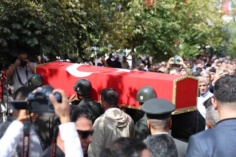 Zeytin Dalı harekat bölgesi’nde geçirdiği kalp krizi sonucu şehit olan Tankçı Uzman Çavuş Coşkun Sevim, memleketi Elazığ