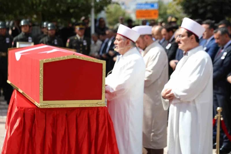 Zeytin Dalı harekat bölgesi’nde geçirdiği kalp krizi sonucu şehit olan Tankçı Uzman Çavuş Coşkun Sevim, memleketi Elazığ