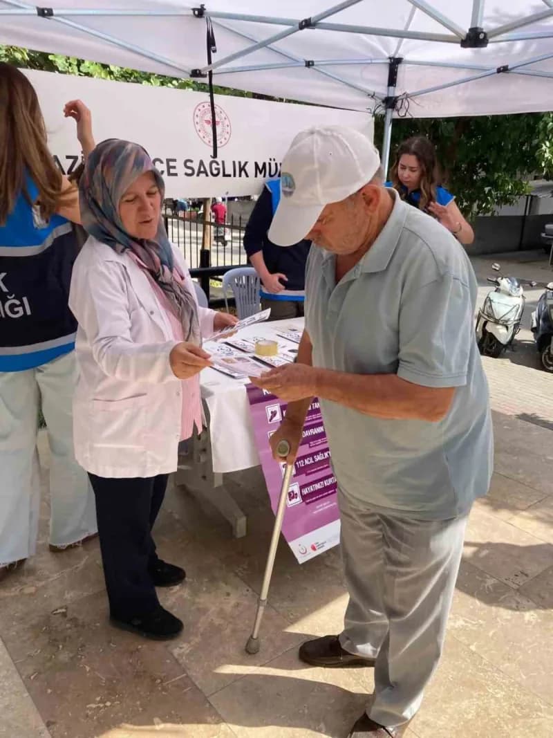 Nazilli İlçe Sağlık Müdürlüğü tarafından vatandaşlara kalp ve damar hastalıklarından korunmak için tütün ve tütün ürünle