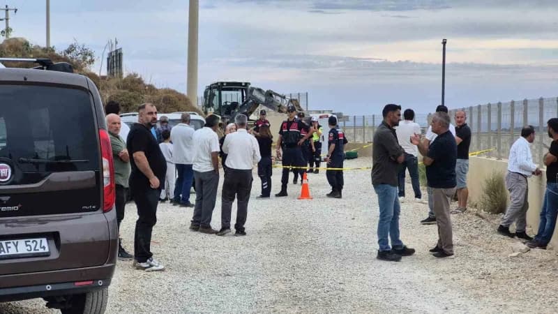Muğla Bodrum'da devrilen kamyonetin kazasında olay yerinde inceleme yapan ekipler