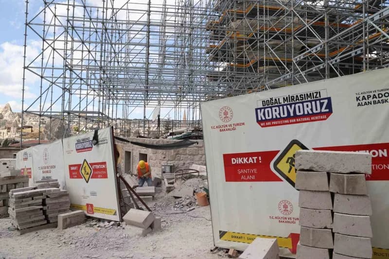 Kapadokya’da Doğal oluşumların korunmasına yönelik çalışmalar sürerken, daha önce müdahale edilen 2 peri bacasının ardın