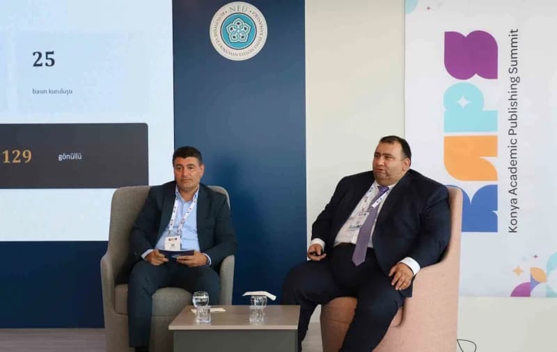NEÜ Rektör Yardımcısı ve KAPS Yürütme Kurulu Başkanı Prof. Dr. Mehmet Birekul (Solda) KAPS Genel Koordinatörü Dr. Öğr. Ü