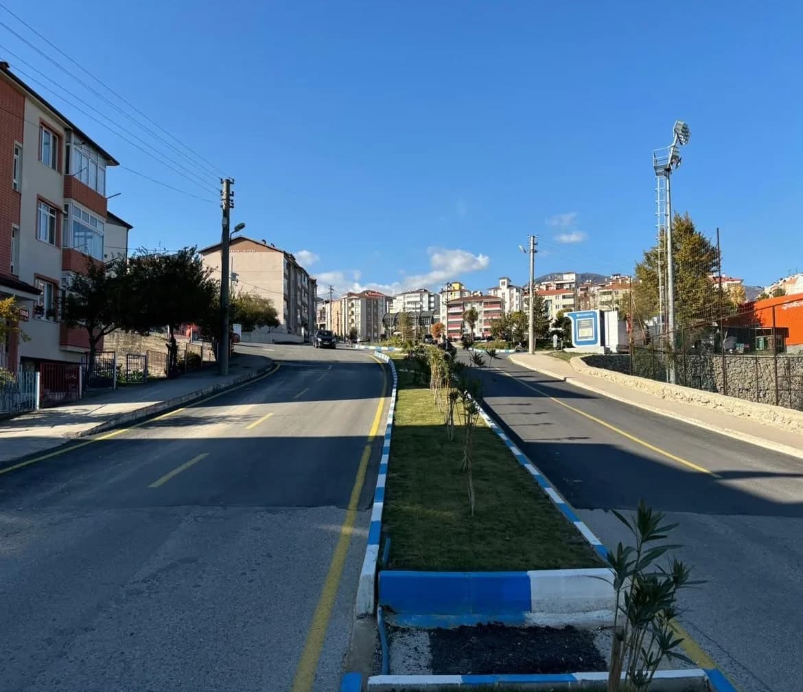 Karabük Belediye Başkanı Özkan Çetinkaya’nın göreve geldiği günden bu yana geçen 2 yıllık süreçte 145 bin ton sıcak asfa