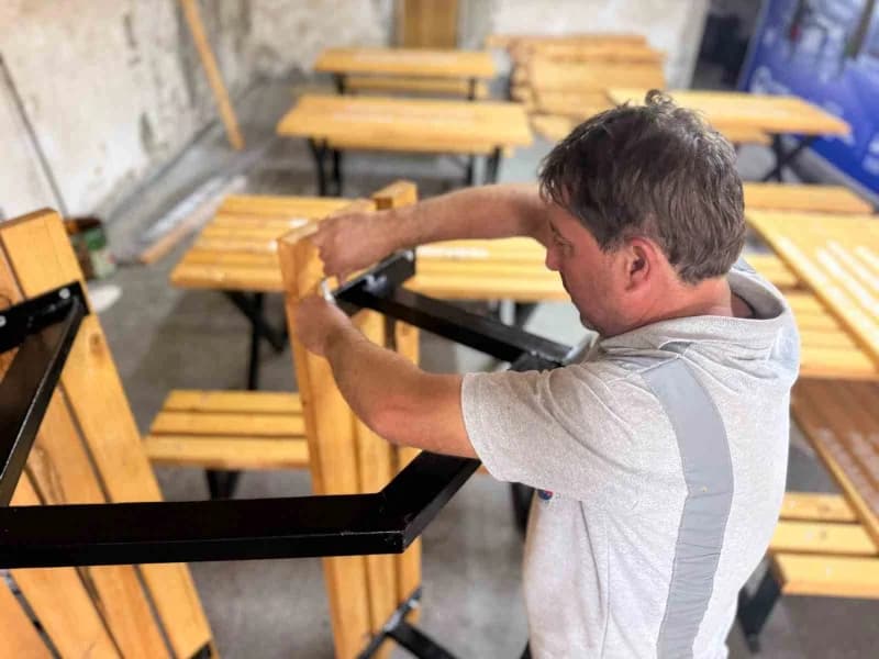 Karabük Belediyesi marangozhane ve kaynak atölyesinde malzeme üretimi ve bakım çalışmaları