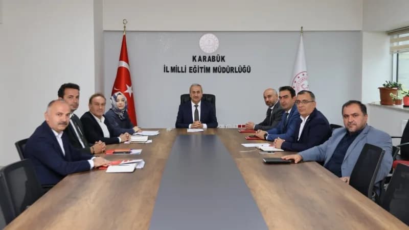 Karabük İl Milli Eğitim Müdürü Nevzat Akbaş başkanlığında yeni eğitim-öğretim yılının ilk haftası değerlendirme toplantı