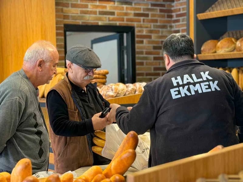 Karabük Belediyesi Halk Ekmek Fabrikası'nda üretilen Ekmek ve unlu mamuller, hijyen kurallarına uygun şekilde hazırlanan