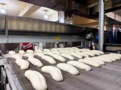 Karabük Halk Ekmek Fabrikası’nda hijyen kurallarına uygun şekilde üretilen ekmek ve unlu mamuller