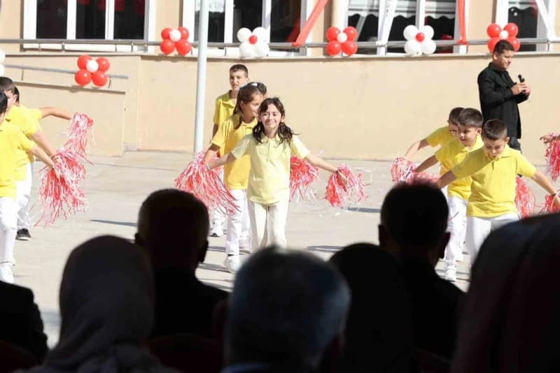 Karabük’te 2026-2027 Eğitim-öğretim Yılı İlköğretim Haftası, törenle kutlandı.