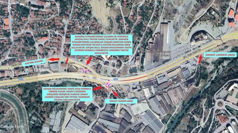 Karabük Kurtuluş Kavşağı'nda trafik düzenleme çalışmaları için hazırlık yapan ekipler