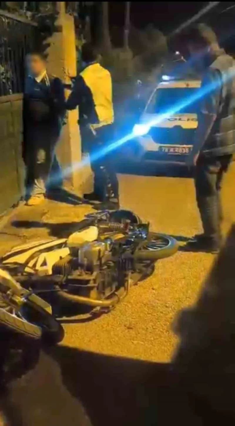 'dur' ihtarına uymayarak motosikletle kaçan 15 yaşındaki sürücü ile araç sahibine çeşitli maddelerden toplamda 326 bin l