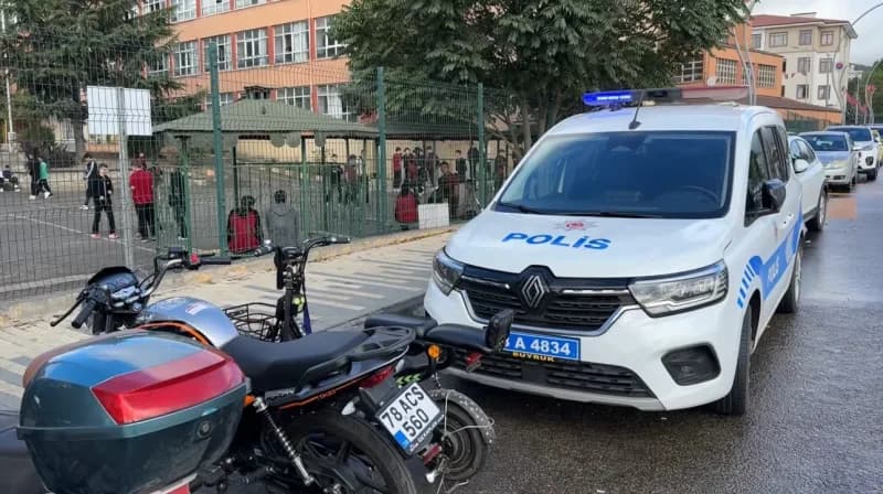 Manisa'nın Turgutlu ilçesinde meydana gelen okul saldırısının ardından Karabük'te öğrencilerin güvenliğinin sağlanması a