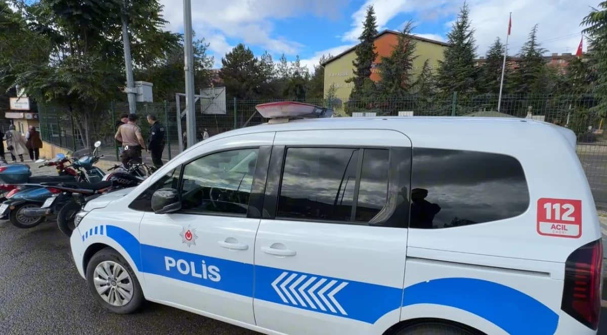 Manisa'nın Turgutlu ilçesinde meydana gelen okul saldırısının ardından Karabük'te öğrencilerin güvenliğinin sağlanması a
