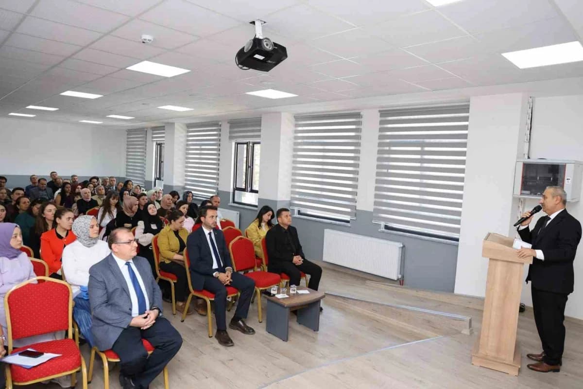 2026-2027 Eğitim-öğretim Yılı Sene Başı Rehber Öğretmenler Toplantısı, İl Millî Eğitim Müdürü Nevzat Akbaş başkanlığında