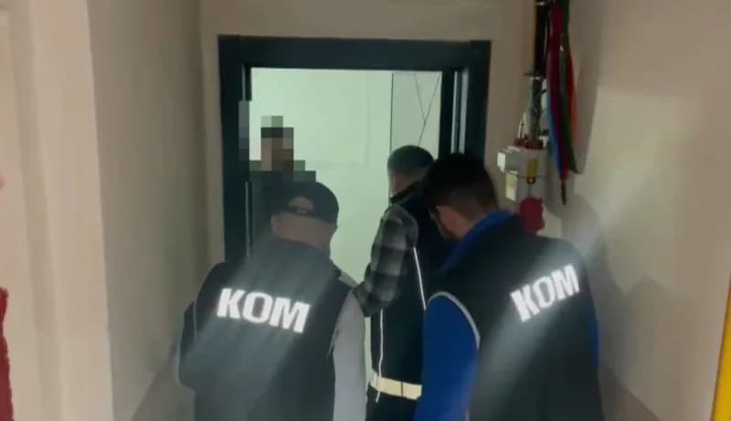 Karabük’te piyasaya sahte dolar sürmeye çalıştığı tespit edilen şahsın evine düzenlenen operasyonda 11 bin 700 dolar ele