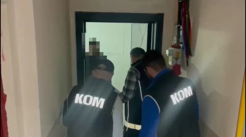 Karabük’te piyasaya sahte dolar sürmeye çalıştığı tespit edilen şahsın evine düzenlenen operasyonda 11 bin 700 dolar ele