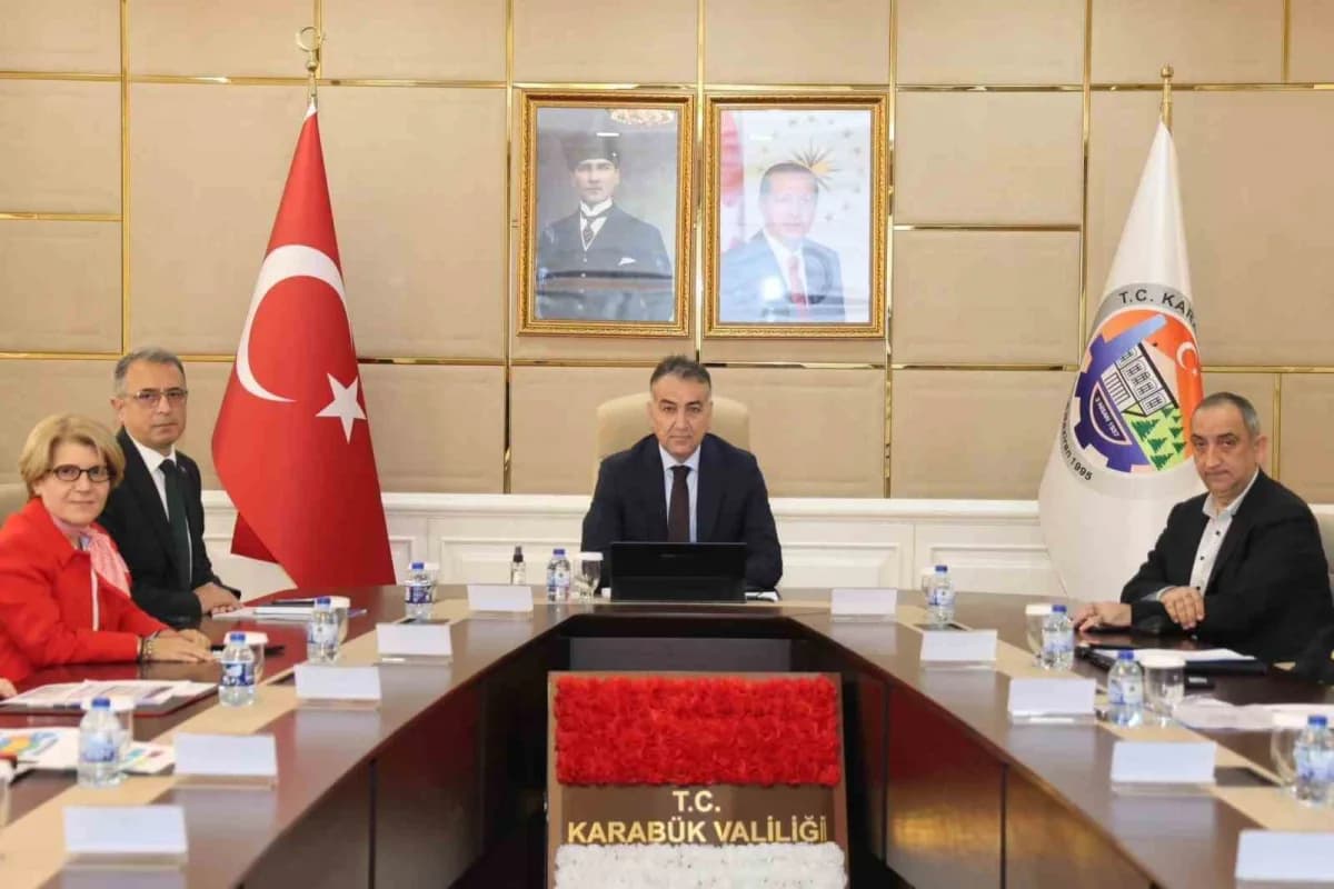 Karabük'te vali Yardımcısı Kerem Süleyman Yüksel başkanlığında "Üniversitelerde Huzur ve Güveni Artırma İl Komisyonu Top
