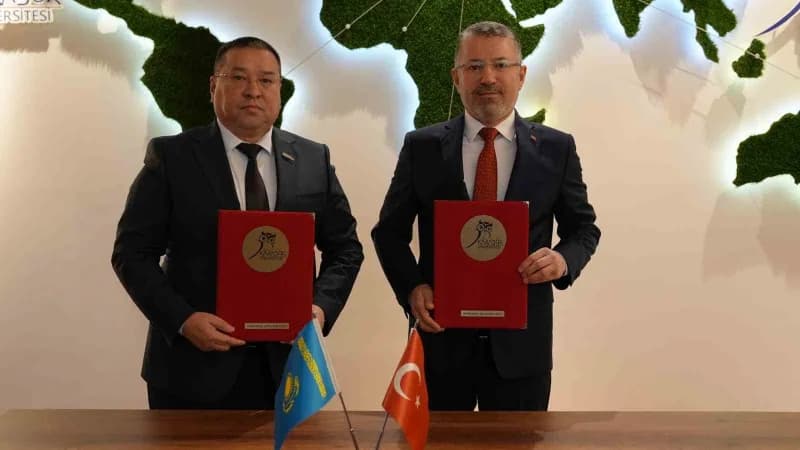 Karabük Üniversitesi rektörlük makamında Kazakistan Atyrau Üniversitesi ile yüksek lisans iş birliği protokolü imza töre